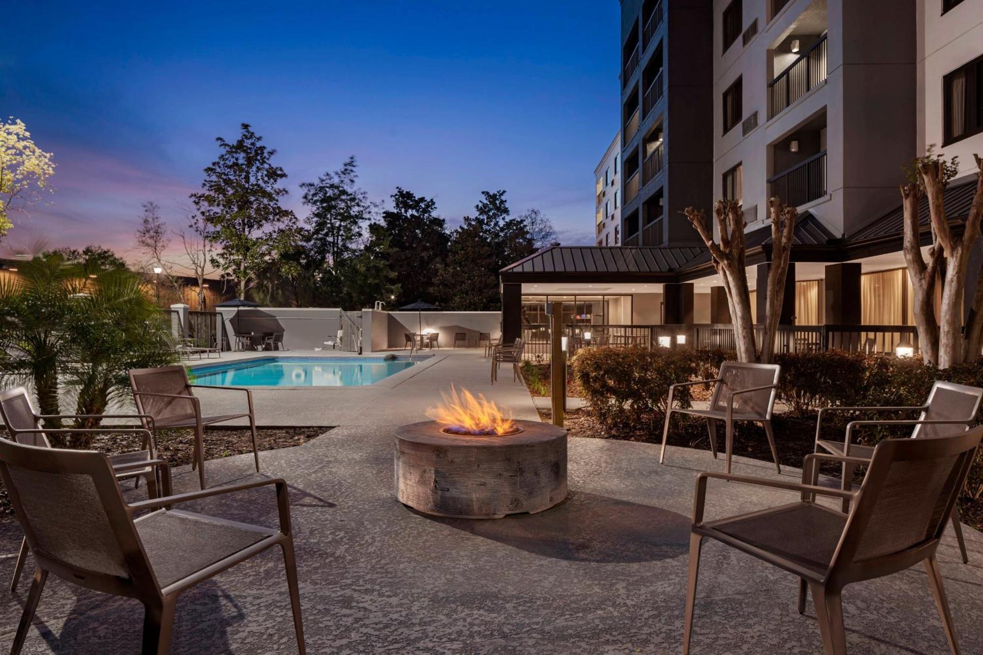 Courtyard Butler Boulevard 3*
