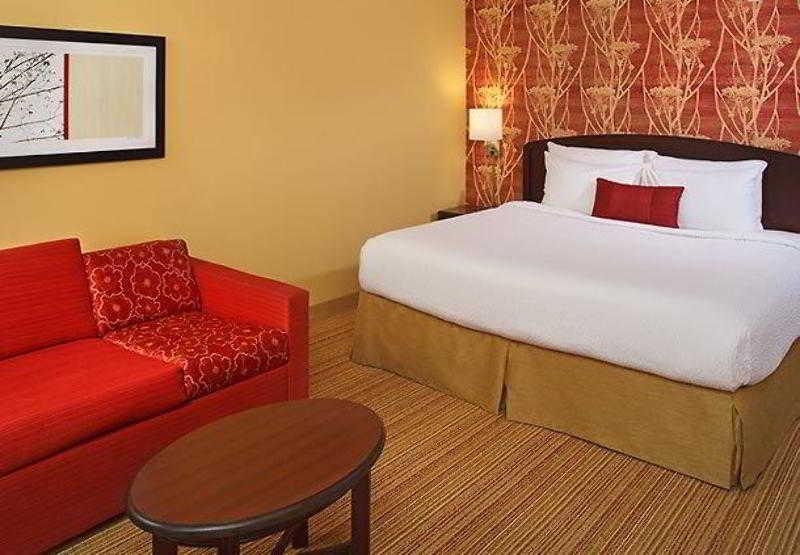 Courtyard Butler Boulevard 3*